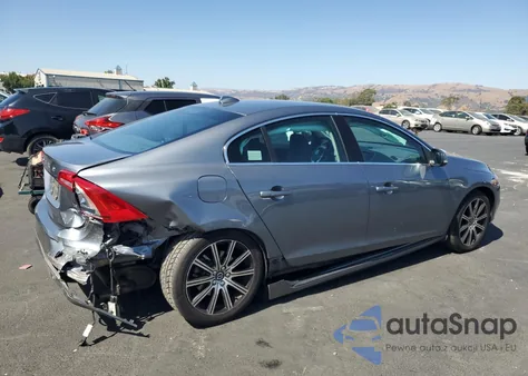 2017 Volvo S60 Premier z USA, uszkodzony, nr VIN LYV402HK7HB144761